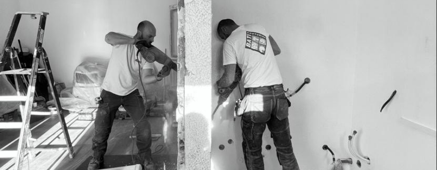 Artisans Bati Couturier lors de travaux de rénovation intérieure sur un chantier